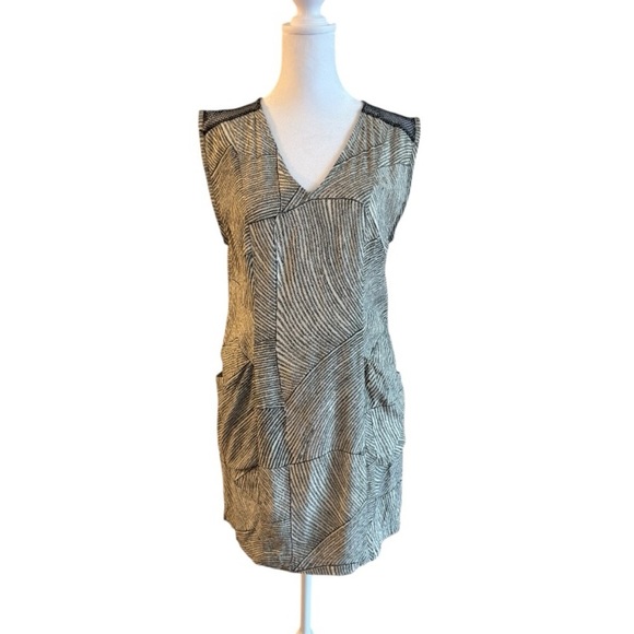 Staring at the Stars Geometric Print Sleeveless Dress – With Pockets Size Medium - Picture 1 of 7
